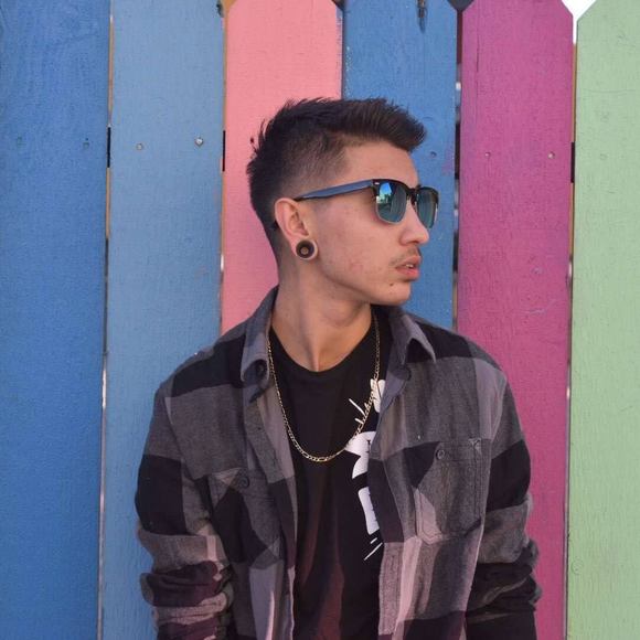 Meet your Posher, Devin - Picture 1 of 1